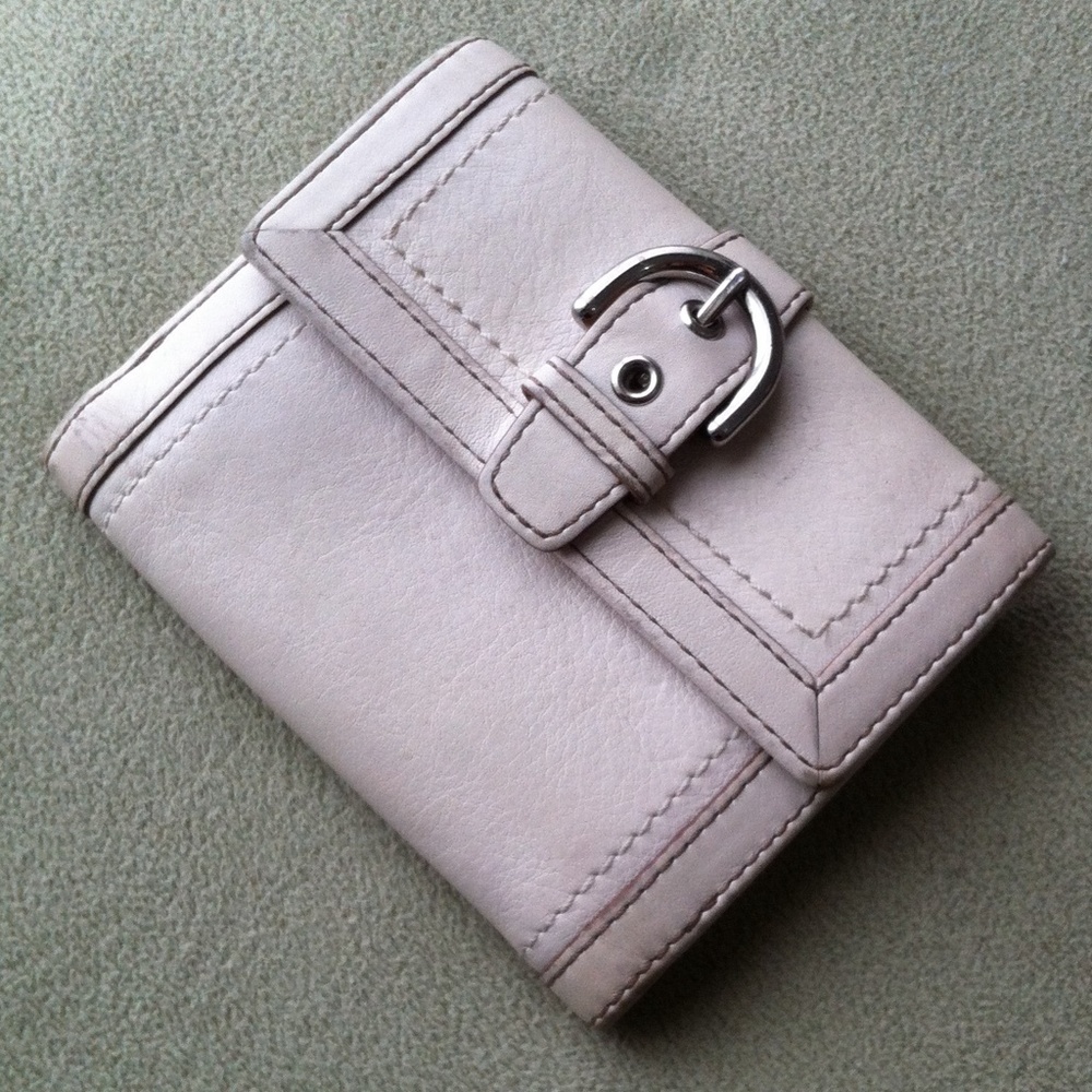 COACH Off-White Leather Bi-Fold Wallet